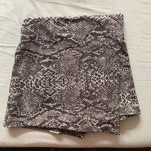 Boohoo Petite Skirts - Snake print skort Boohoo Petite Skirts - Snake print skort